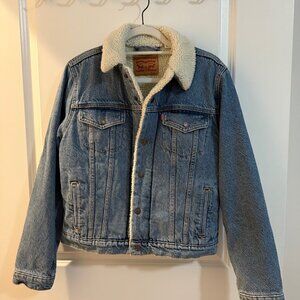 Women's LEVI'S Jean Jacket w/ Sherpa Lining